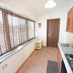 Trilocale Giardino - Spazio Esterno Privato, Clima E Posto Auto דירה