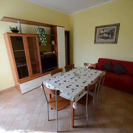 Trilocale Giardino - Spazio Esterno Privato, Clima E Posto Auto Lägenhet *