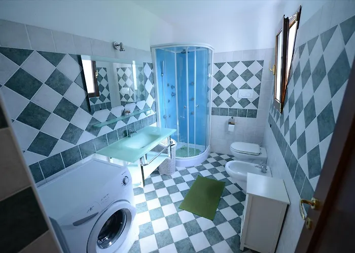 Trilocale Giardino - Spazio Esterno Privato, Clima E Posto Auto Lägenhet