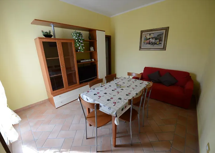 Trilocale Giardino - Spazio Esterno Privato, Clima E Posto Auto Lägenhet *