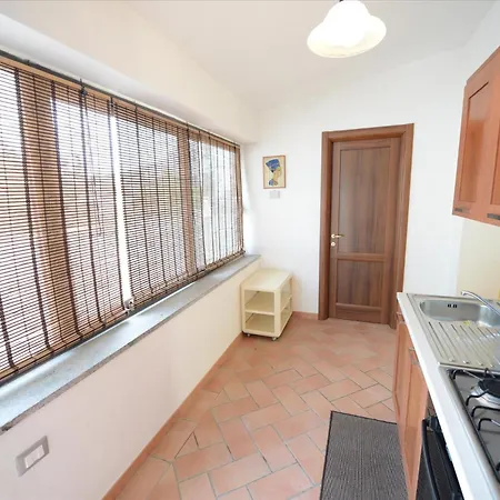 Trilocale Giardino - Spazio Esterno Privato, Clima E Posto Auto Apartment